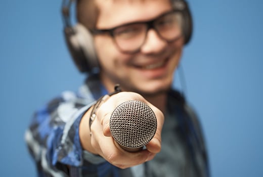 customer-success-header-mic-thumb